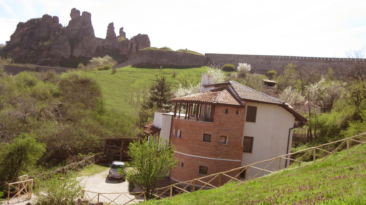 Castle Cottage Bed & Breakfast เบโลกราดชิก ภายนอก รูปภาพ